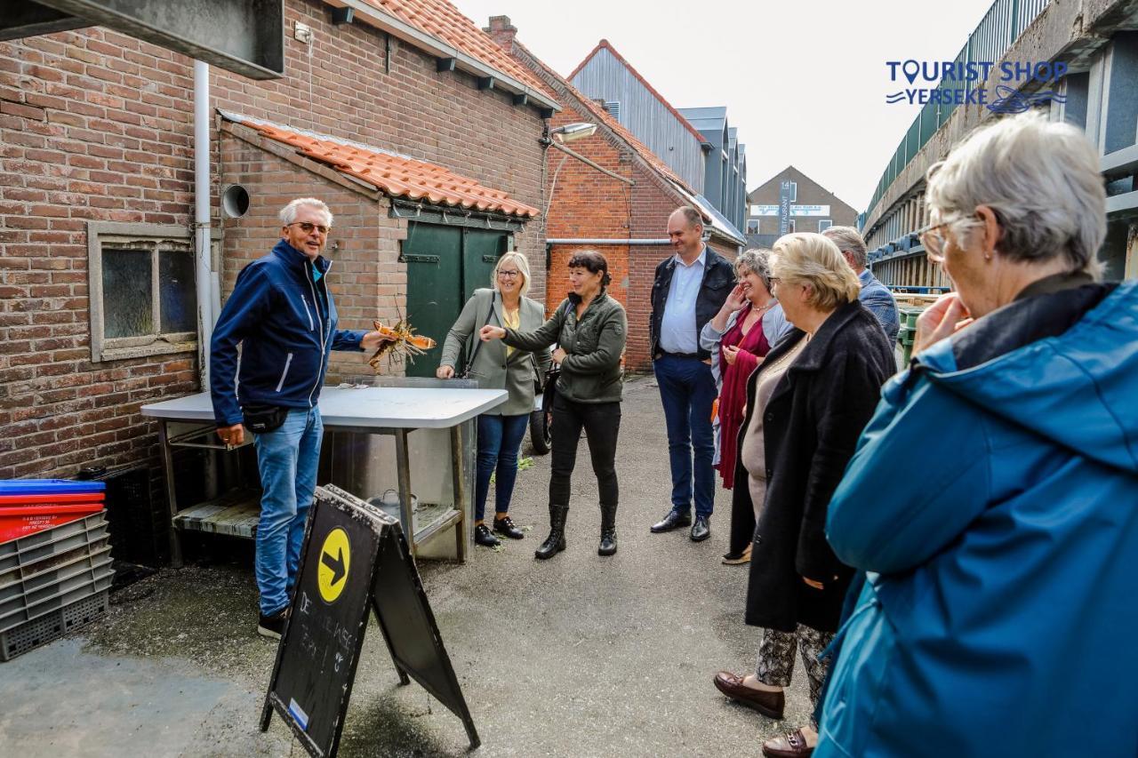 Prachtig Gelegen Vrijstaand Landhuis Hansweert Eksteriør bilde